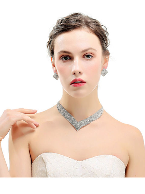 Beautiful & Fashionable Crystal Studded Party Necklace Set